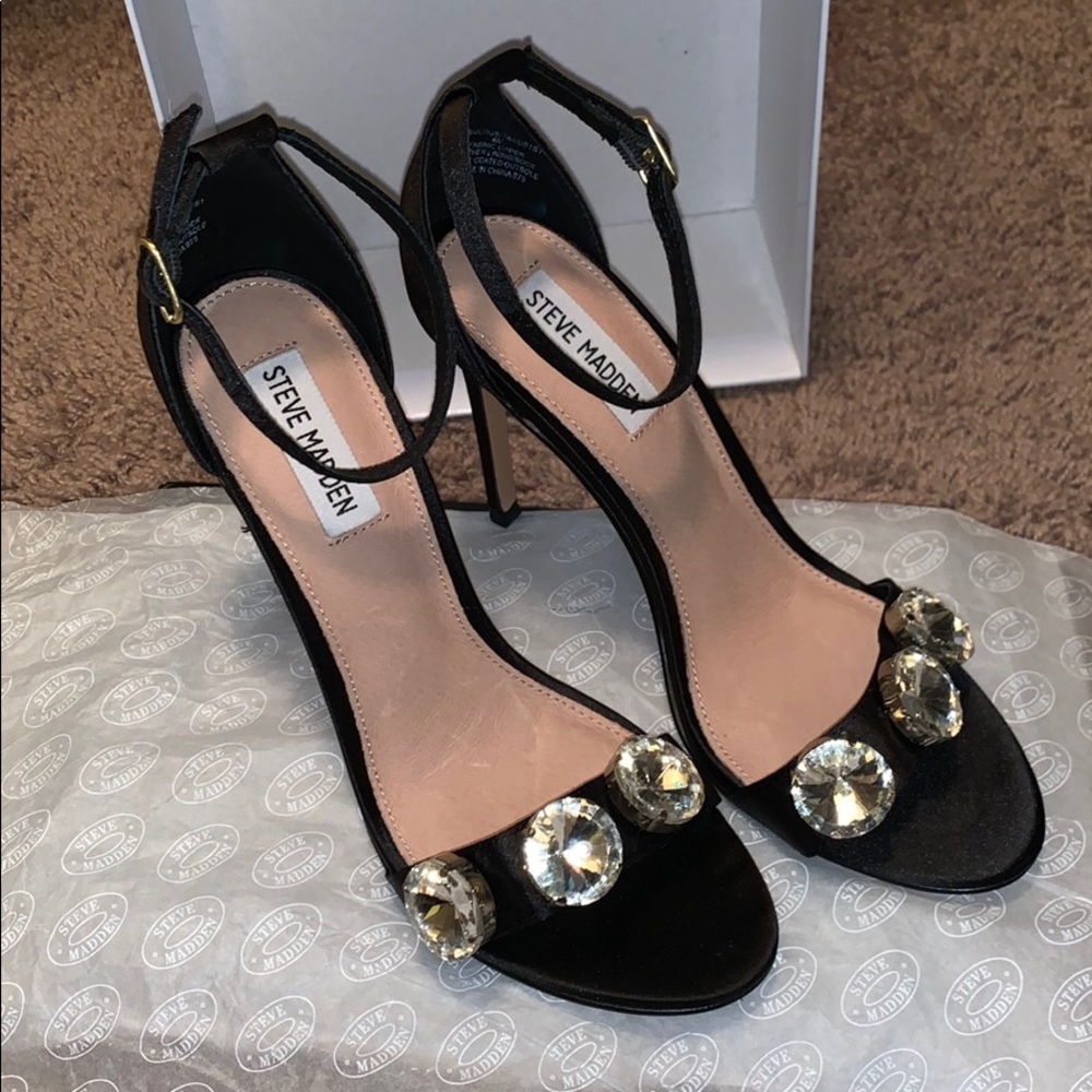 Fabulous Embellished Sandal size 8 Women